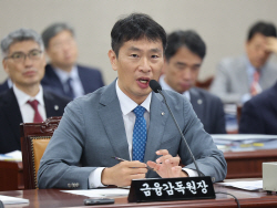 이복현 금감원장 "금융사고, 최고위층 판단 문제…책임 물어야"