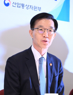 방문규 장관 "전기산업 탈탄소화·분산화·디지털화 지원"