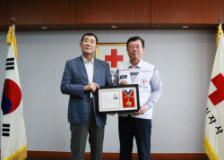 대한적십자사, ㈜참샘에 회원유공장 명예장 수여