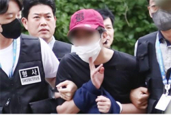 하늘 위 비행기 문을 갑자기…필로폰 중독 10대, 징역 3년