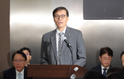 이창용 총재 "금융·외환시장 변동성 확대 유의…필요시 대응"