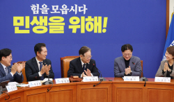 당무복귀 이재명 "尹대통령, 내각 총사퇴시켜야"…가결파 징계요구 일축