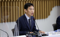 이복현 "카카오 처벌 적극 검토"…카카오뱅크 대주주 적격성 도마위 오르나