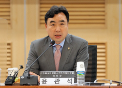 野 윤관석 "돈 봉투 보관만 했다" 이정근 "비겁해"