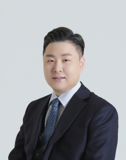 최준호 형지 사장, 총괄부회장 승진…2세 경영 속도