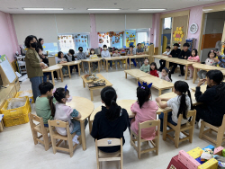 광주용산초병설유치원, 유·초 이음교육 일환 도예체험 ‘큰 호응’