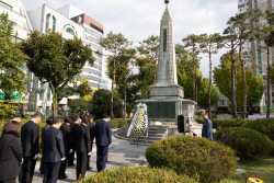 광주시교육청, 제94주년 학생독립운동 기념탑 참배
