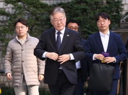 ‘굼뜬 공룡’ 민주당…이슈선점도 혁신도 與에 밀렸다