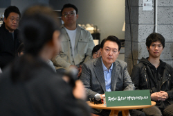 정부 압박에 교보생명도...2금융권 