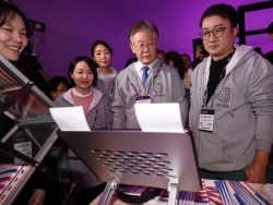 이재명, 단식 이후 첫 민생 행보 "스타트업 활동 여건 만드는 게 정부가 할 일"