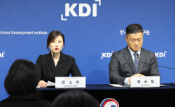 KDI, 내년 성장률 전망 2.3→2.2%…물가상승률은 2.5→2.6%