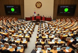 노란봉투법·방송3법, 野 단독으로 국회 본회의 통과
