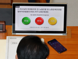 다 끝난 법에 유튜브 녹화 영상 필리버스터? 與, 尹 거부권 여론전 가나