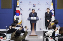 앓던 이 쑥…게임업계, ‘확률형 아이템’ 규제로 들썩