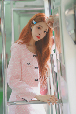 걸그룹 iii(아이아이아이), 마지막 멤버 이비 콘셉트 포토+일문일답 공개!
