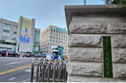 중학교 교무실·과학실인데...기간제 교사 성인화보 제작·판매 논란