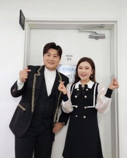김호중·송가인 참여한 ‘명곡제작소’ 앨범 한정 발매