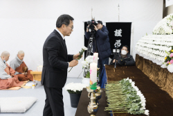 김동연, 화성시 용주사에 설치된 자승스님 분양소 찾아 조문