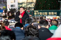 이재준 수원시장 "성탄 트리, 세상 밝고 따뜻하게 만드는 희망의 불빛 되길"
