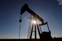 수요 불안에 뚝뚝 떨어지는 국제유가…WTI 70달러 붕괴