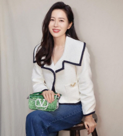 손예진, 소장품 자선바자회 개최 예고 "의미있는 일 하고파"