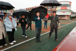 이상일 용인시장, 용천초 방문...수영장 건립 준비와 안전대책 논의