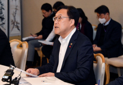 기재차관 "내년 3200억 규모 식품원료 관세인하 등 물가안정 노력"