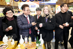 ‘국가외교 힘 보태고, 지역경제 챙기고