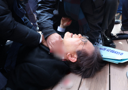 경찰 50여명 배치됐는데…이재명 피습 못 막은 이유는