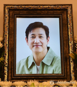 故 이선균 소속사, 허위 사실 유포 강력 대응.."허위 내용을 사실인 양 보도한 기자 고소"