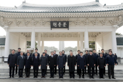 KAI, 국립서울현충원서 참배·헌화…제2의 도약 결의