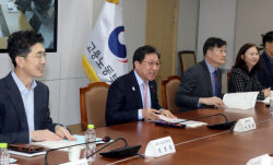 고용차관 "상반기 지자체 참여 일자리사업 예산 신속 집행"
