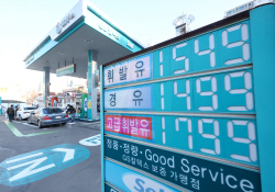 국내 휘발유·경유 가격 14주 연속 하락…낙폭 둔화되나