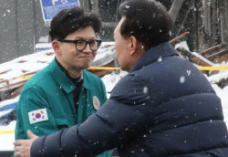 尹-한동훈 서천시장에서 만났다…나란히 화재 현장 점검