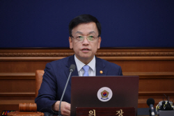 최상목 부총리 "50인 미만 기업 중대재해법 2년 유예 국회서 신속 처리해야"