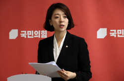 ‘배현진 습격’ 중학생 "우발적 범행 주장"…경찰, ‘계획범죄’ 여부 조사