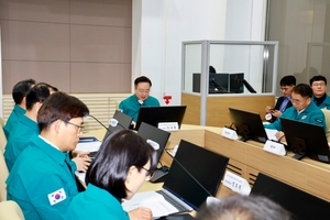 정부, 의료계 총파업 대비해 초강수 대응…전공의 ‘집단사직서 수리 금지’ 명령