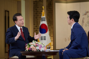 尹대통령 “의사 증원은 필요…법적 리스크 줄이고 보상체계 공정하게”