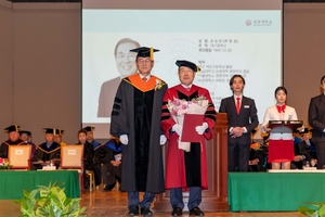 윤동한 한국콜마 회장, 세종대 명예 이학박사 학위 받아