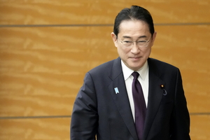 “바닥 뚫으니 지하실”…기시다 지지율, ‘퇴진위기’ 10%대로 추락