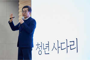 김동연, “정치판 개탄스럽고 잘못됐다...정치교체 열망”