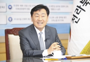 김관영 전북지사, 리얼미터 전국광역단체장 평가 맹추격
