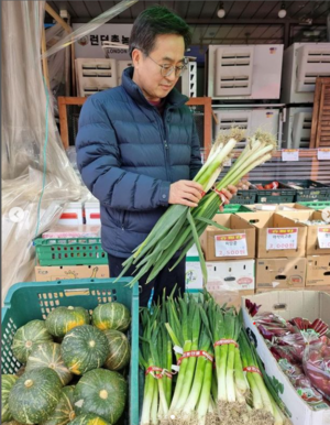 김동연, “모두의 내일이 평화롭고 따뜻하길 소망”
