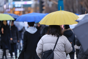 [오늘날씨 예보] 전국 곳곳 비 온다…서울 아침 기온 5도 수준