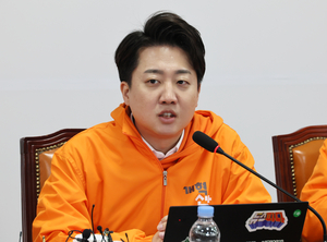 이준석 결국 ‘尹 피해자’ 호소 경쟁…이재명·조국 서사 보다 강렬할까