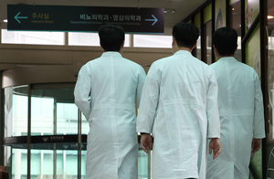 대통령실 “전공의 면허 정지 절차대로…처분前 돌아오길”