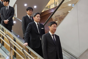 [포토]정용진 신세계 회장, 조석래 효성 명예회상 빈소 조문