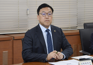 기재차관 “펀더멘털과 괴리된 과도한 변동성엔 과감한 조치”