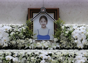故 박보람, 유족·동료 애도 속 발인 엄수...박재정·강승윤 등 참석