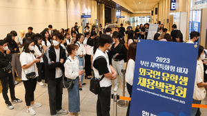 작년 이직 희망 외국인 근로자 중 59% “저임금, 위험한 작업 등에 이직”